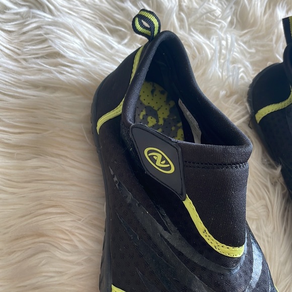 Slip grip black green slip on water lake waterfall pool shoes wide toes 11-12 - Picture 3 of 17